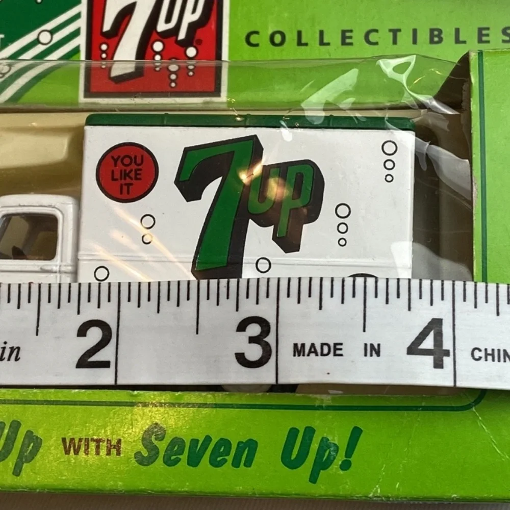 Vintage 7-Up International die cast collectible truck rom England|